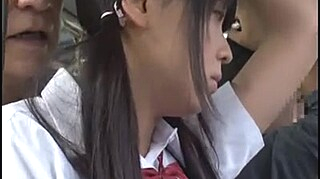 écolière jap est séduit par le vieil homme en bus asian voyeur japanese