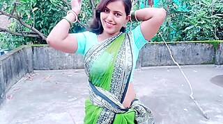 Desi Sexy Randi Ki Park Me Chudai Hindi Audio brunette outdoor hd